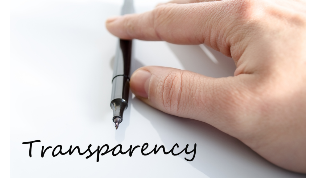 透明性（Transparency）という文字と、ペンに添えられた手の画像