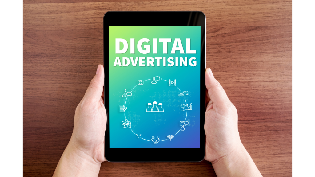 DIGITAL ADVERTISING（デジタル広告）と表示されたタブレットに表示されている画像